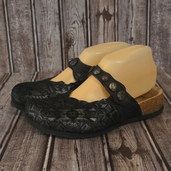 Think! Shoes - Sz 36/ 5 Womens Think! Julia Black Silver Metallic Geometric Mary Jane Clogs